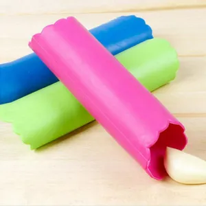 New Creative Silicone Garlic Peeler Practical Utility Kitchen Gadget Garlic Stripper Tube Peeling Garlic Peeling